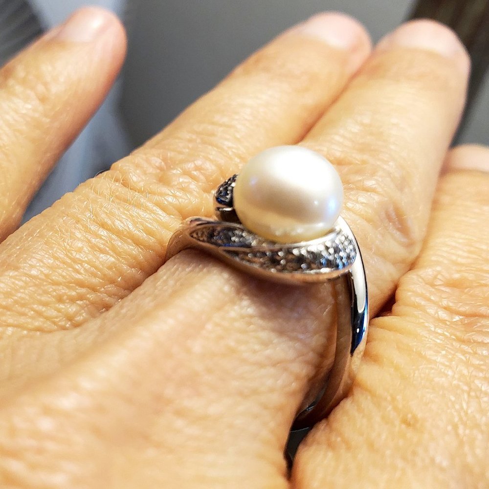 Lovely Vintage White Pearl and Diamonds Sterling Silver Ring!